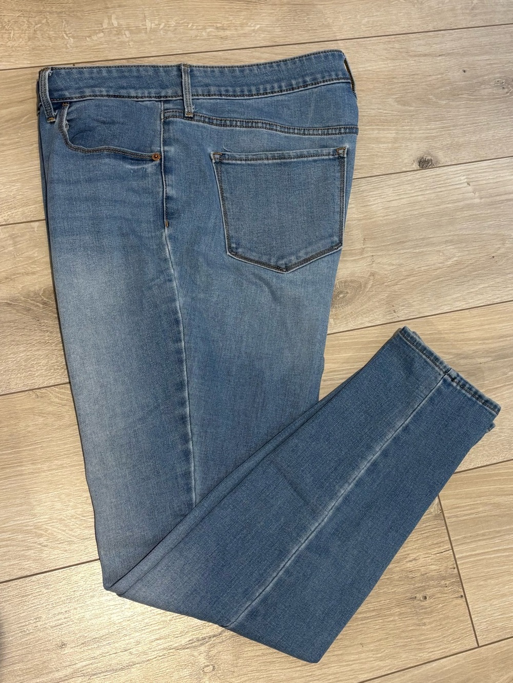 Old Navy Women's Pop Icon Skinny Jeans in Medium Blue Wash 14 TALL
